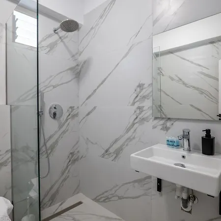Meraki Hotel *